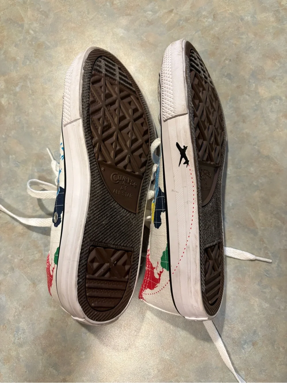Converse Chuck Taylor All Star World Traveler low-top sneakers, kid size 3.
